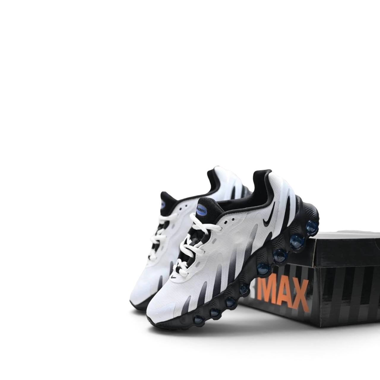 Маратонки Air Max DN8 White Black B