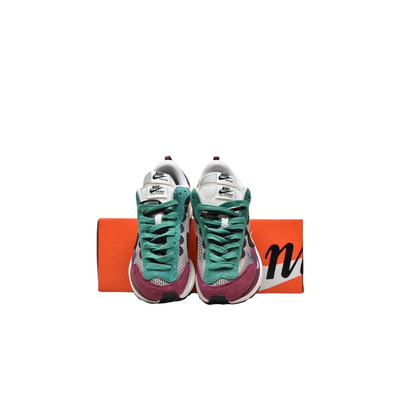 Маратонки Sacai VaporWaffle Villain Red/Neptune Green
