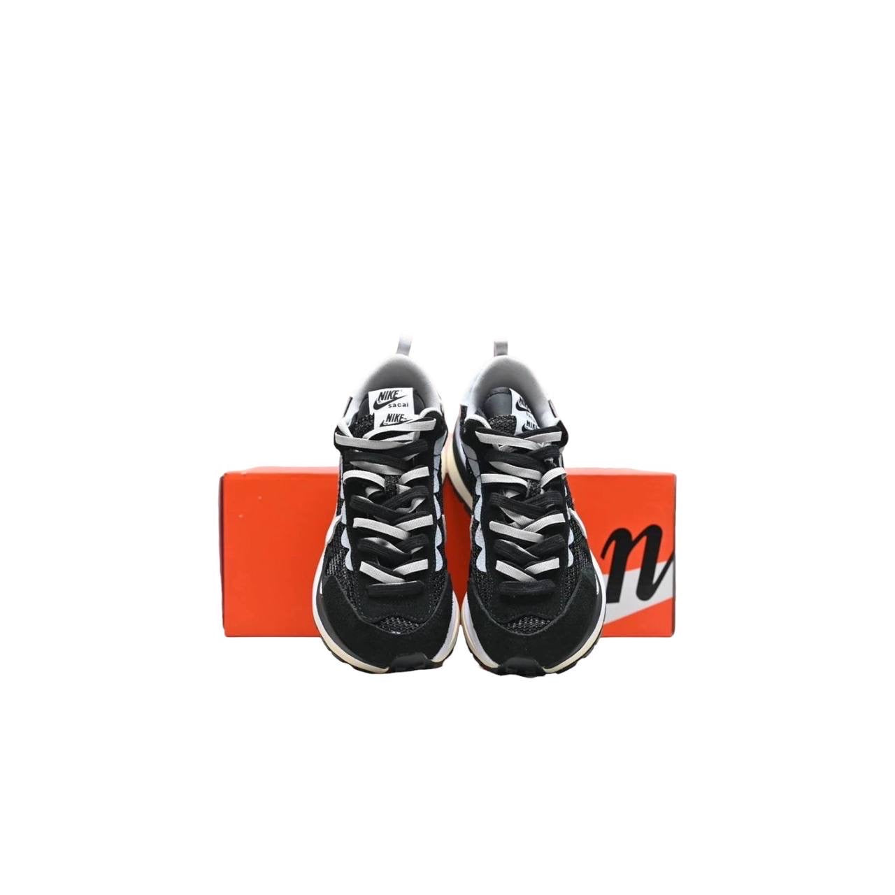 Маратонки Sacai VaporWaffle Black/White