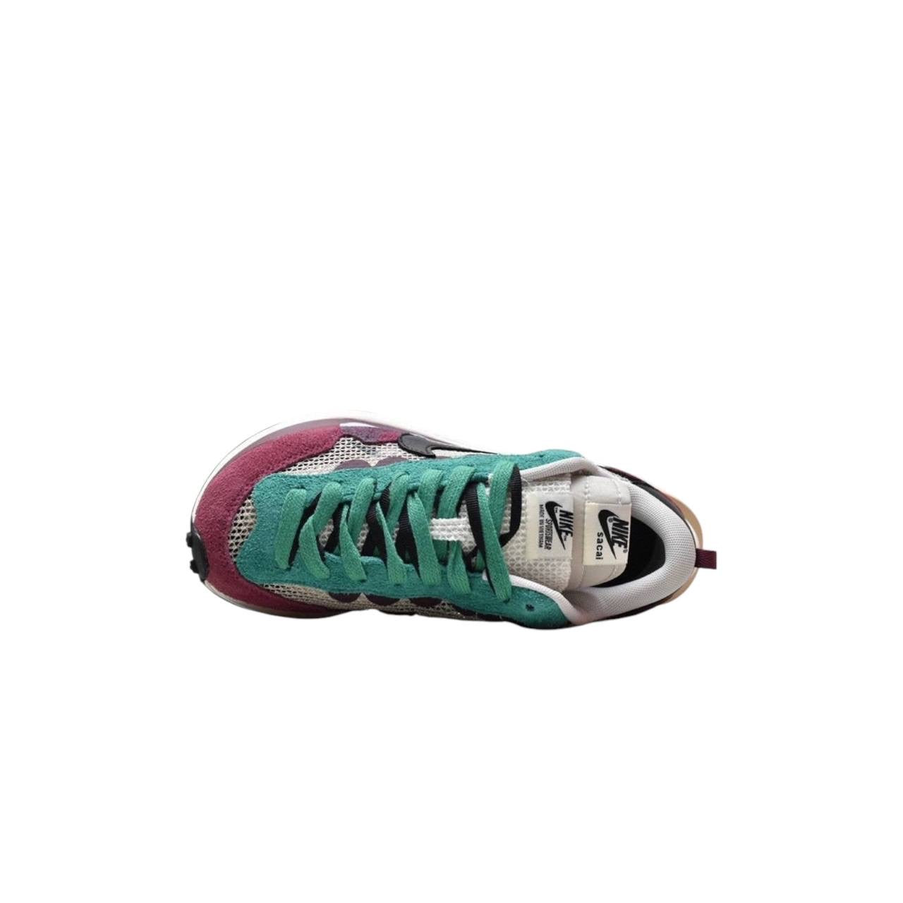 Маратонки Sacai VaporWaffle Villain Red/Neptune Green