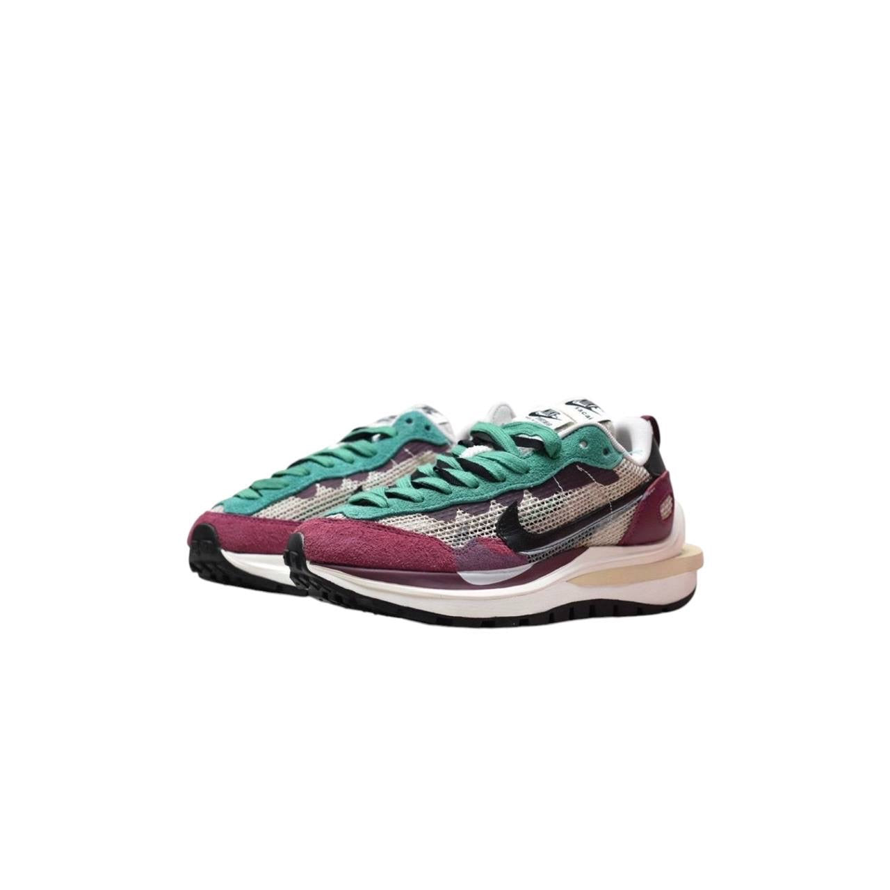 Маратонки Sacai VaporWaffle Villain Red/Neptune Green
