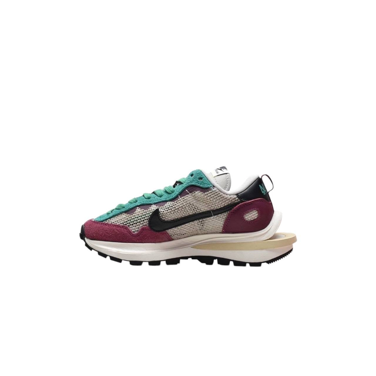 Маратонки Sacai VaporWaffle Villain Red/Neptune Green
