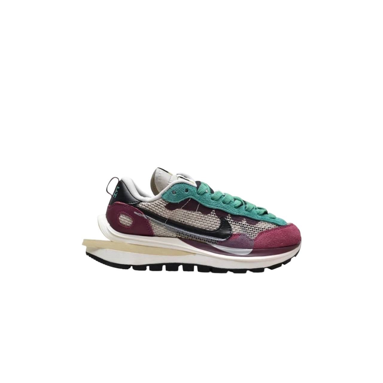 Маратонки Sacai VaporWaffle Villain Red/Neptune Green