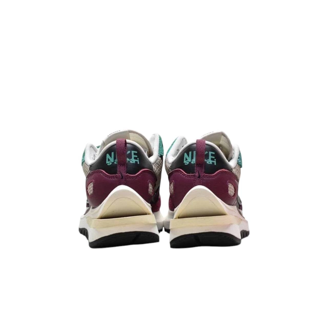 Маратонки Sacai VaporWaffle Villain Red/Neptune Green